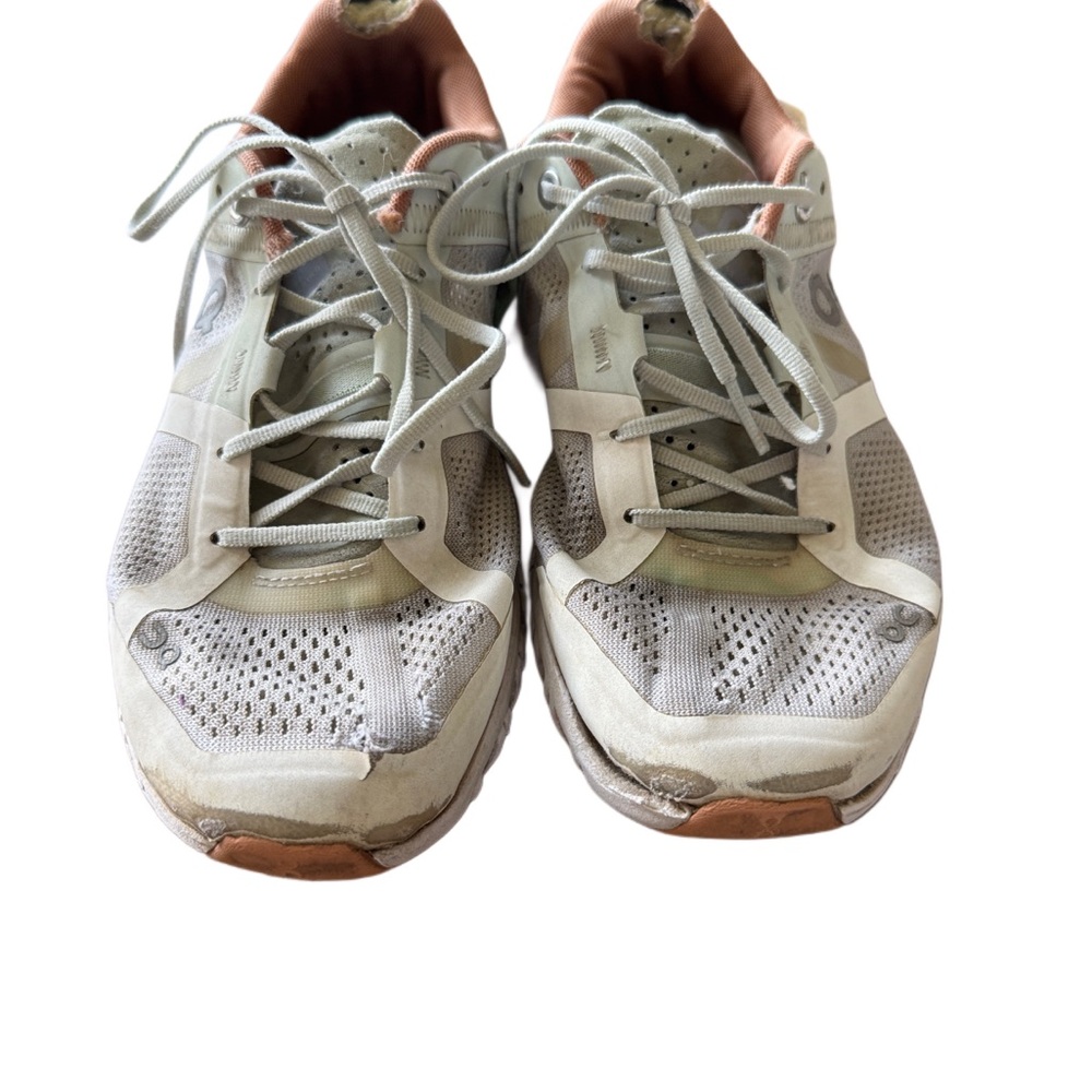 🤎On Cloud running shoes